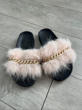 Henry Ferrera Black Slide Sandal Slipper Blush Faux Fur Gold Chain, 40/8.5